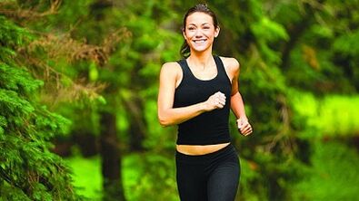 aerobikas vingrinājumi svara zaudēšanai vēderā un sānos